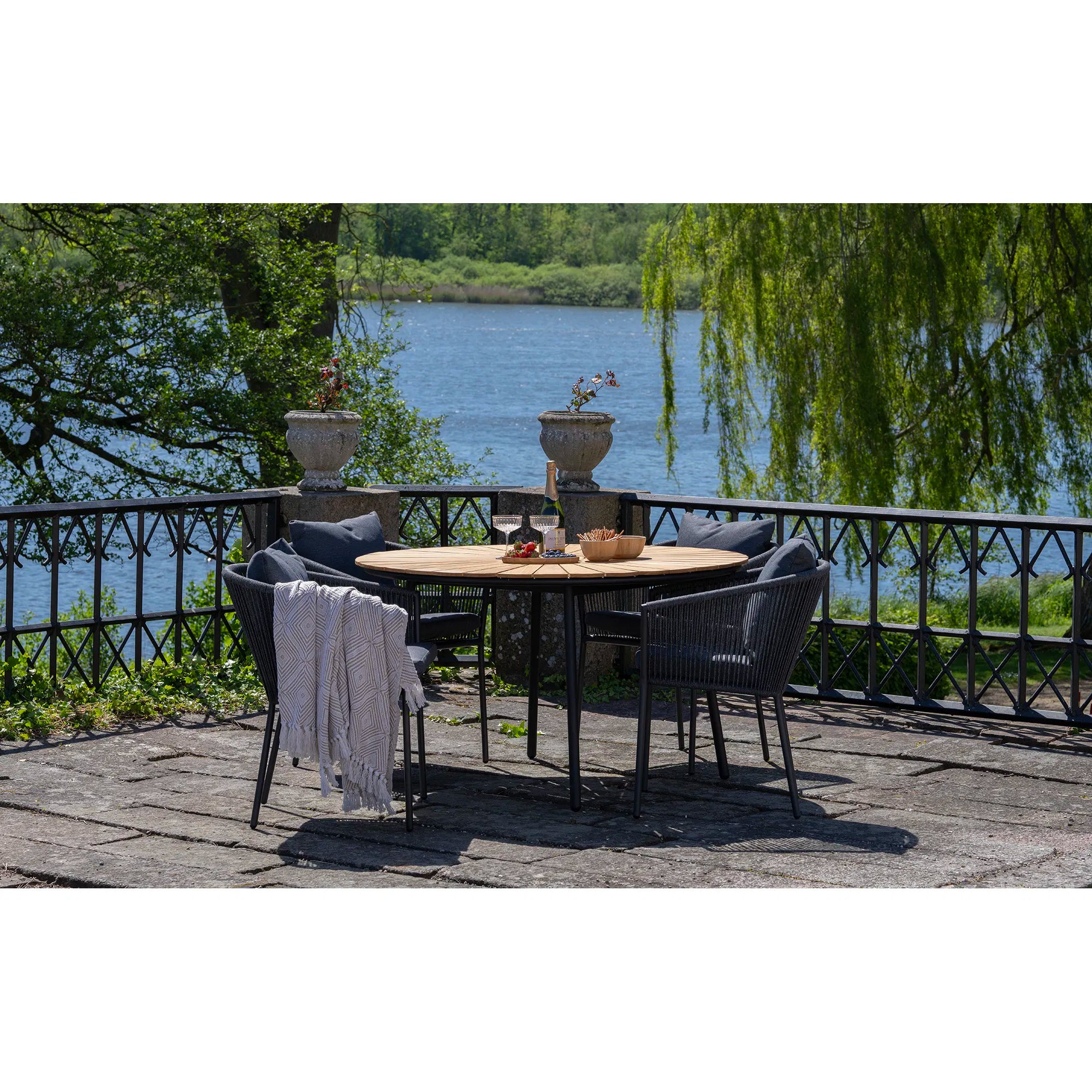 Cleveland and Salerno Garden furniture set